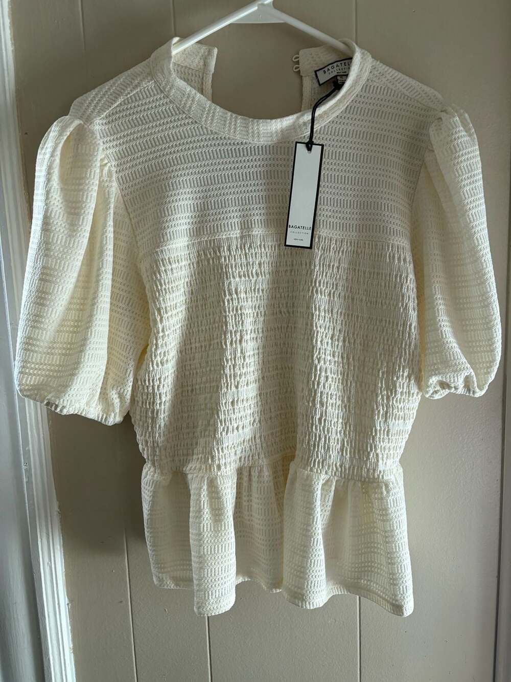 Bagatelle Collection Women's Cream Textured Smocked Puff Sleeve Peplum Blouse